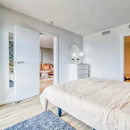 122-luxury Beachfront Apartment, Views And Pool Apartment *