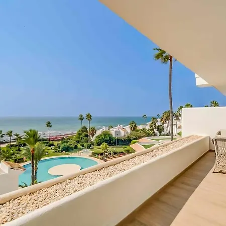 122-luxury Beachfront Apartment, Views And Pool Apartment *