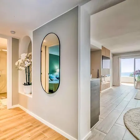 122-luxury Beachfront Apartment, Views And Pool *