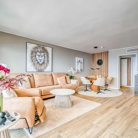 122-luxury Beachfront Apartment, Views And Pool