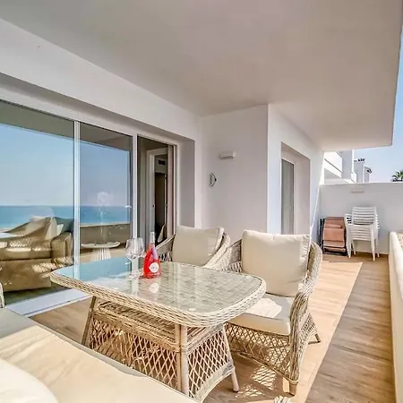 122-luxury Beachfront Apartment, Views And Pool Apartment