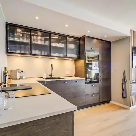 Apartment 122-luxury Beachfront Apartment, Views And Pool