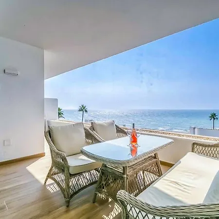 122-luxury Beachfront Apartment, Views And Pool Apartment *