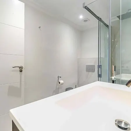 Apartment 122-luxury Beachfront Apartment, Views And Pool