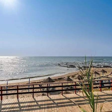 Apartment 122-luxury Beachfront Apartment, Views And Pool *