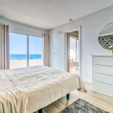 122-luxury Beachfront Apartment, Views And Pool