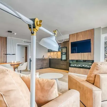 Apartment 122-luxury Beachfront Apartment, Views And Pool