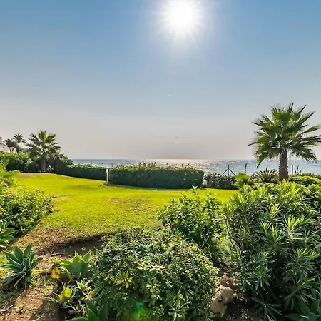 122-luxury Beachfront Apartment, Views And Pool Apartment *