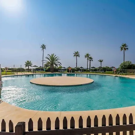 122-luxury Beachfront Apartment, Views And Pool Apartment *