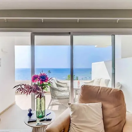 122-luxury Beachfront Apartment, Views And Pool