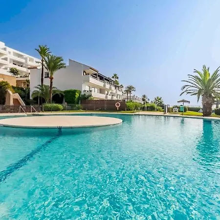 122-luxury Beachfront Apartment, Views And Pool Apartment